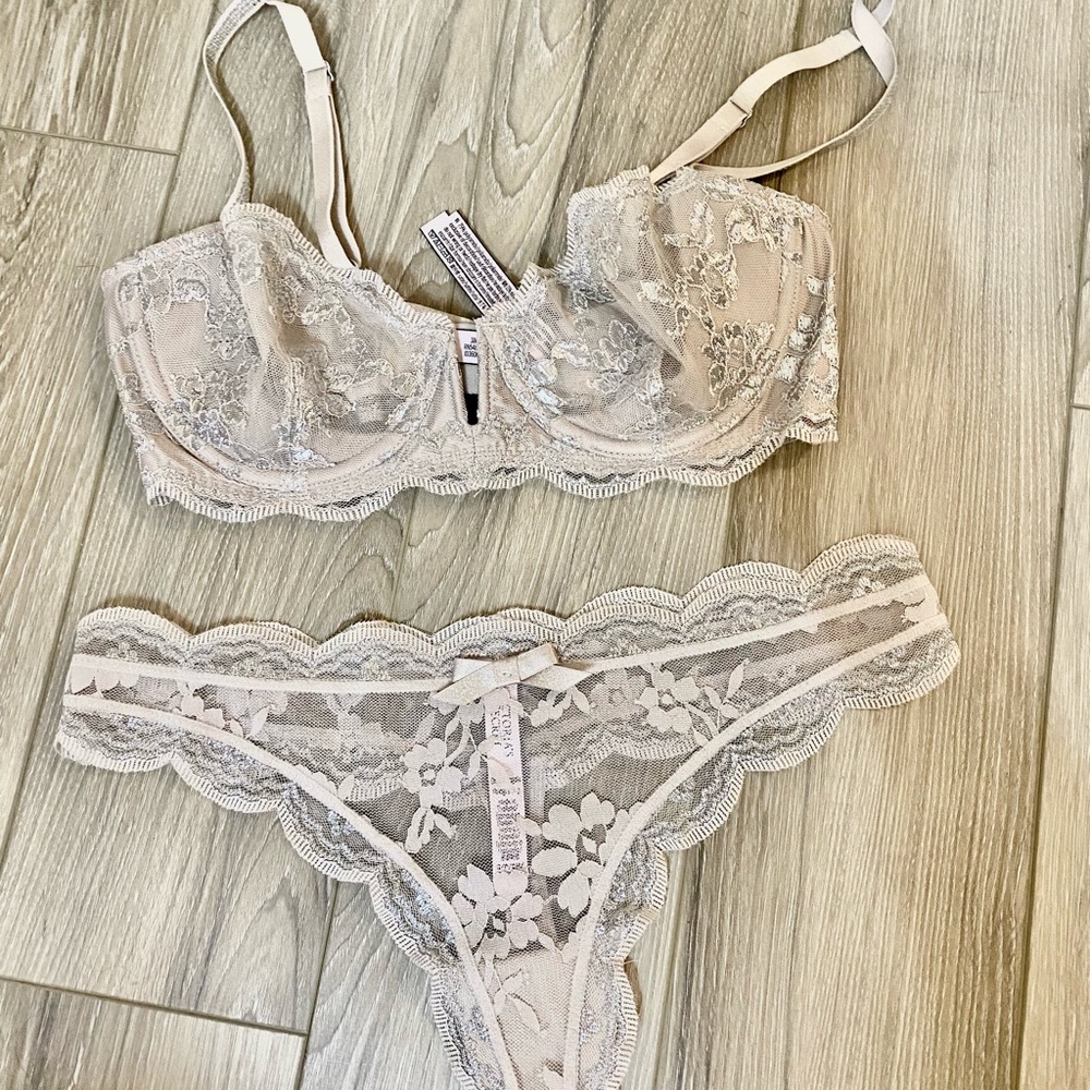 VS NWOT Set